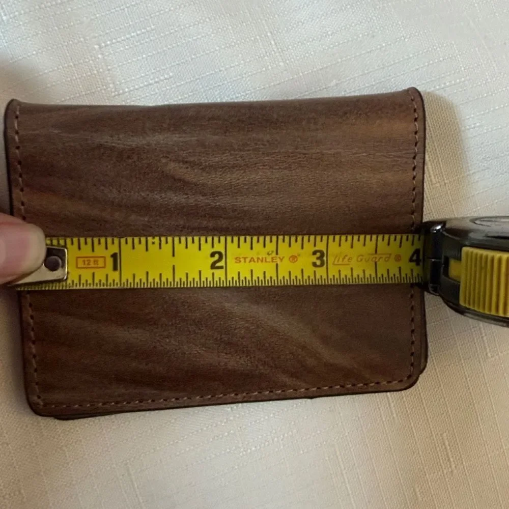 J. FOLD LEATHER CARRIER WALLET.  NEW IN BOX